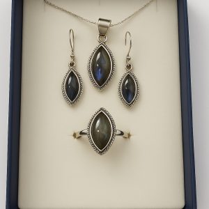 Conjunto de plata aros, colgante y anillo, detalle ovalado